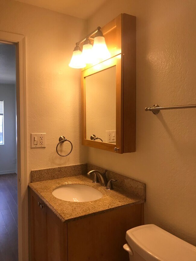 Building Photo - 1808 N 32nd St