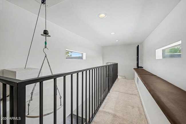 Building Photo - 2312 E Curnow Dr