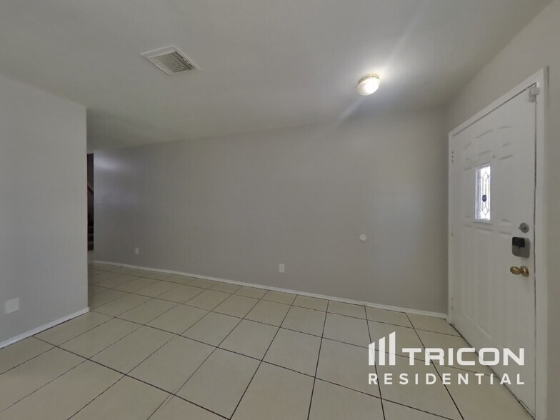 Building Photo - 639 Regal Hollow Ln