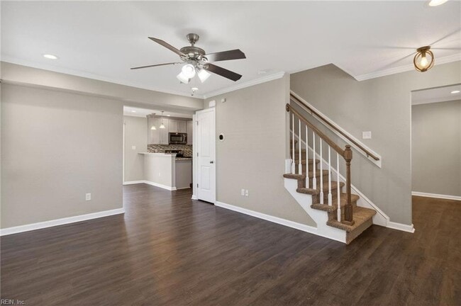 Building Photo - 3016 Aaron Dr