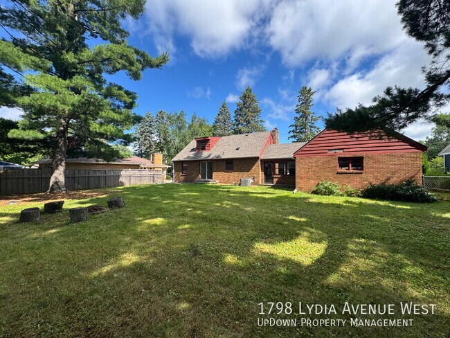 Building Photo - 1798 Lydia Ave W