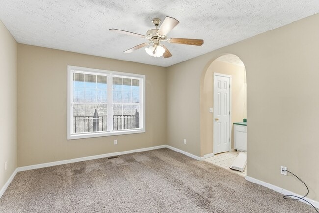 Building Photo - 144 Stone Henge Ln