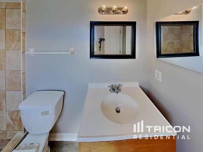 Building Photo - 641 Heraldo Ct