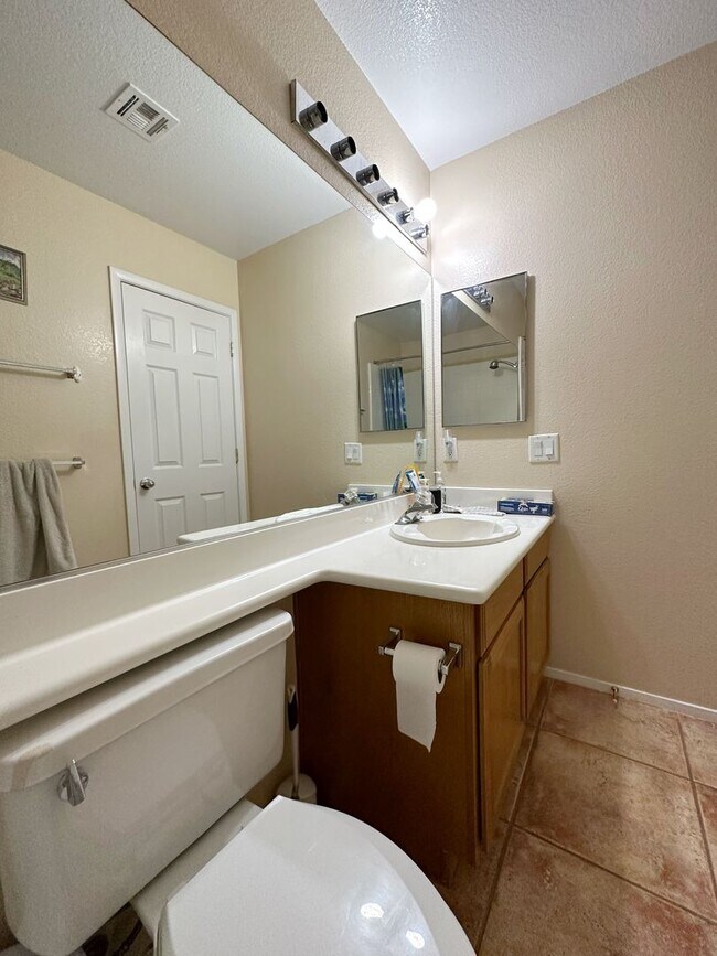 Building Photo - Beautifully Maintained Home Near Schools &...