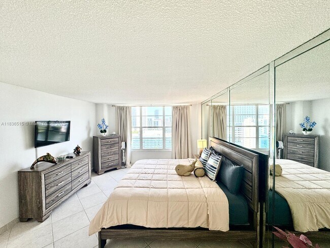 Building Photo - 3800 S Ocean Dr