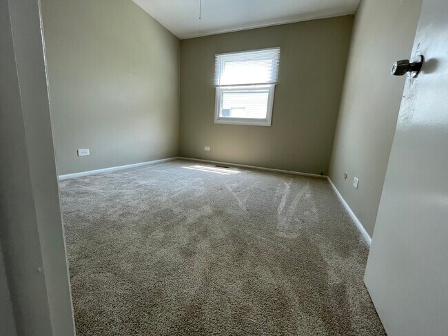 Building Photo - 180 Betty Ct
