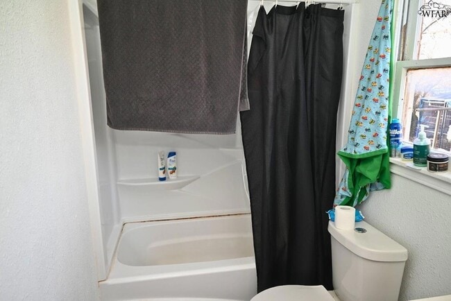 Building Photo - 902 Flood St