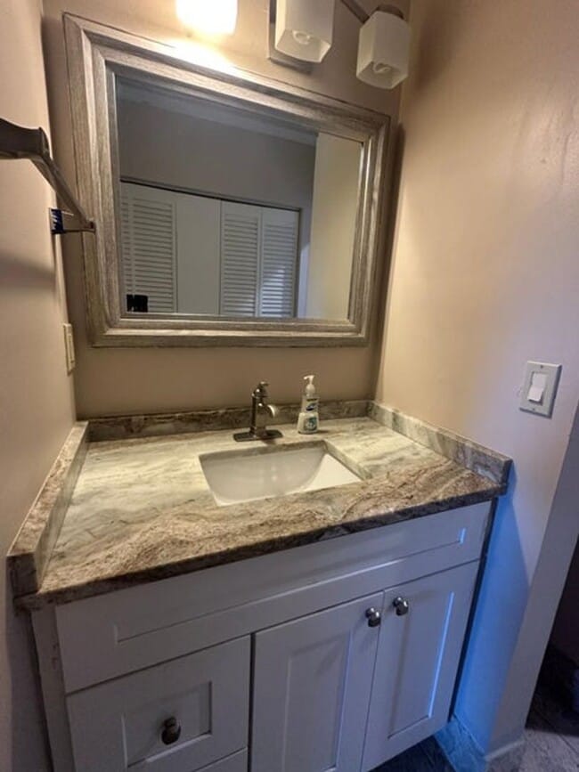 Building Photo - 300 NE 42nd St