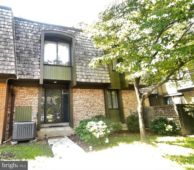 Building Photo - 9437 Hickory View Pl