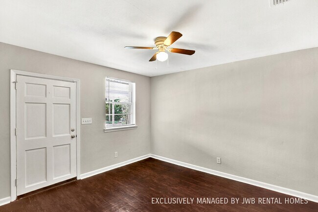 Building Photo - 4551 Astral St
