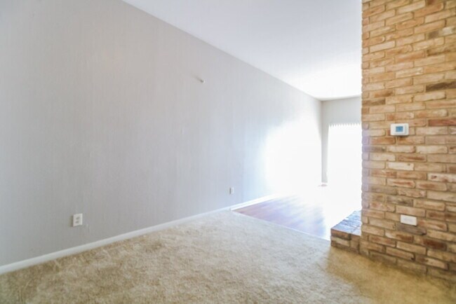 Building Photo - 7922 Grow Ln