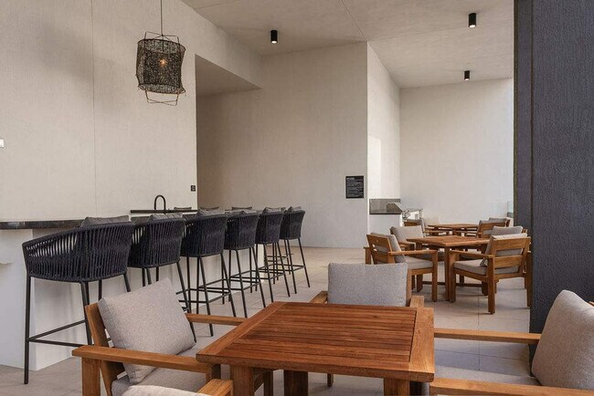 Building Photo - 225 N Miami Ave