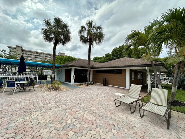 Building Photo - 2671 S Course Dr