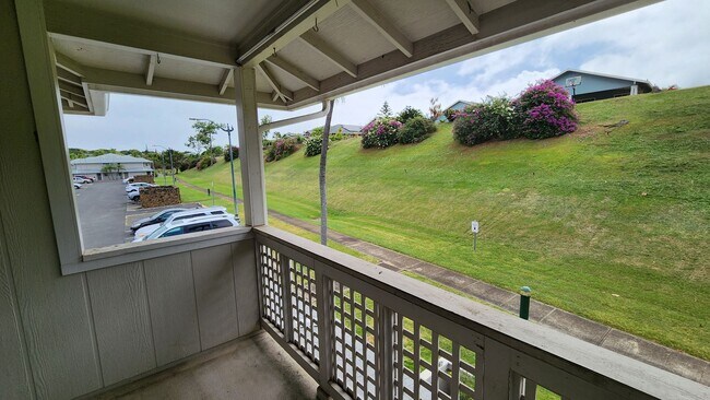 Building Photo - Partially Remodeled 1/1/1 in West Loch Fairways