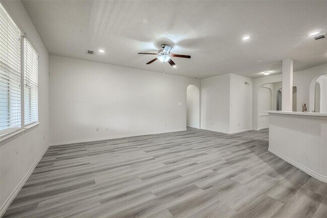 Building Photo - 520 West Fork
