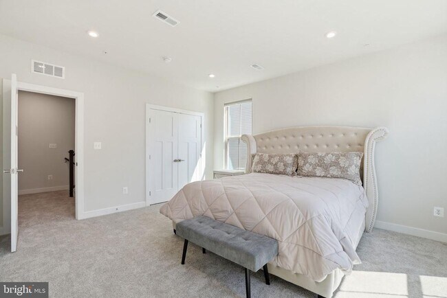 Building Photo - 42548 Invergordon Ter