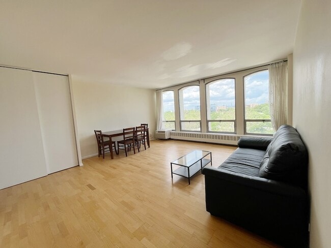 Building Photo - 1401 E 55th St