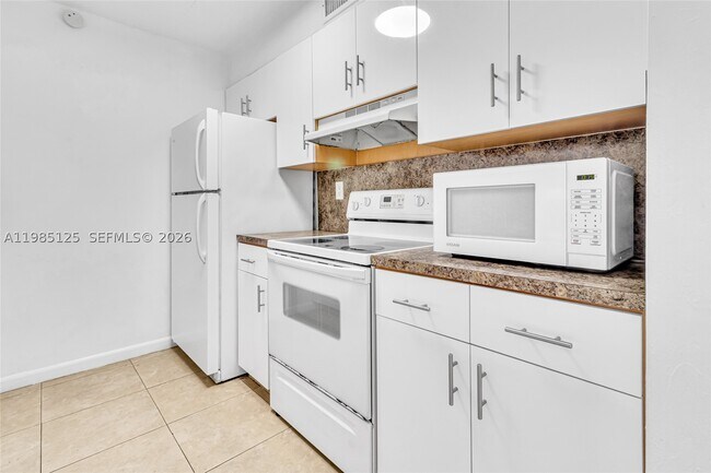 Building Photo - 7201 Miami Lakes Dr