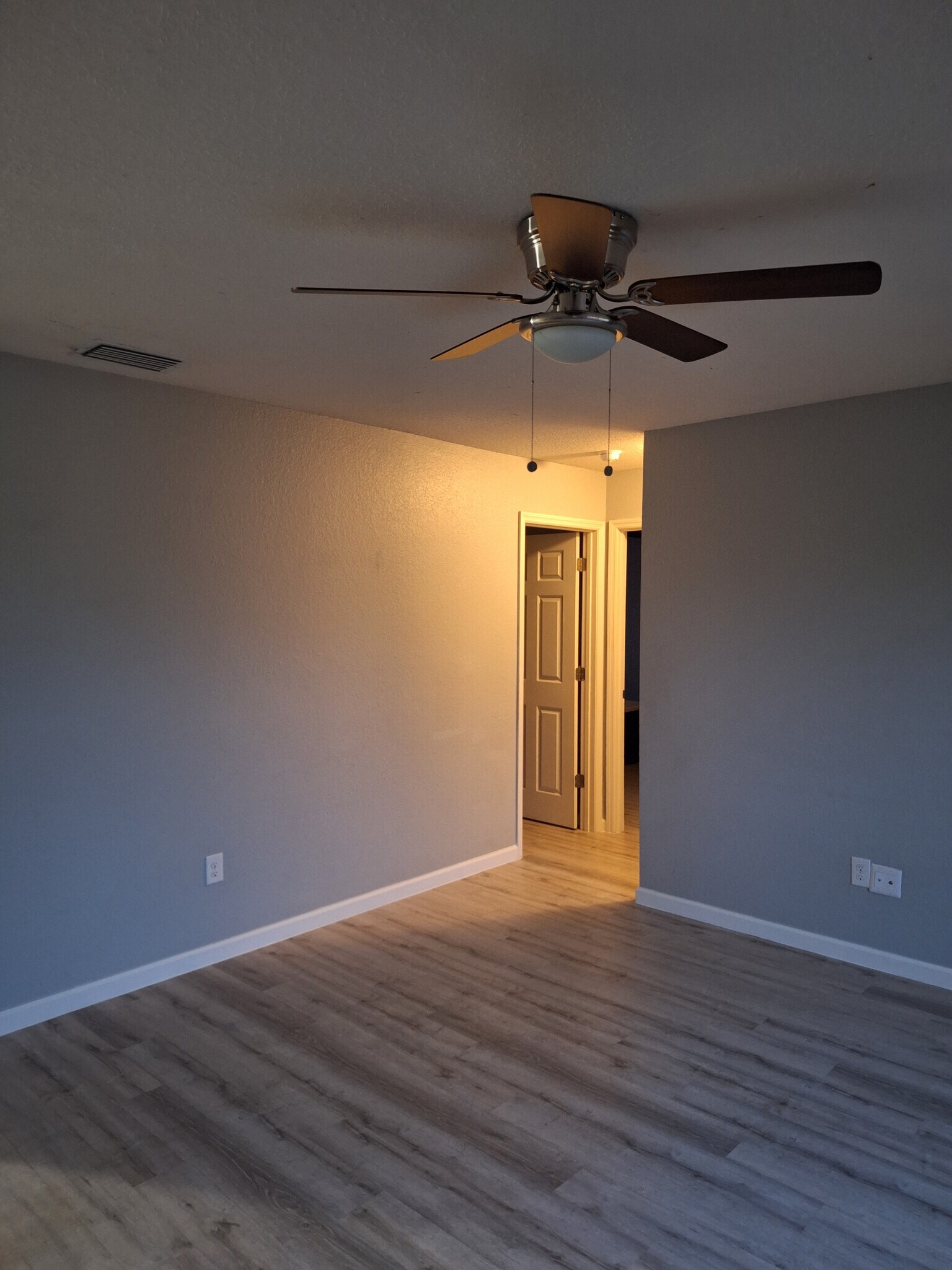 Building Photo - 1295 Schumann Dr