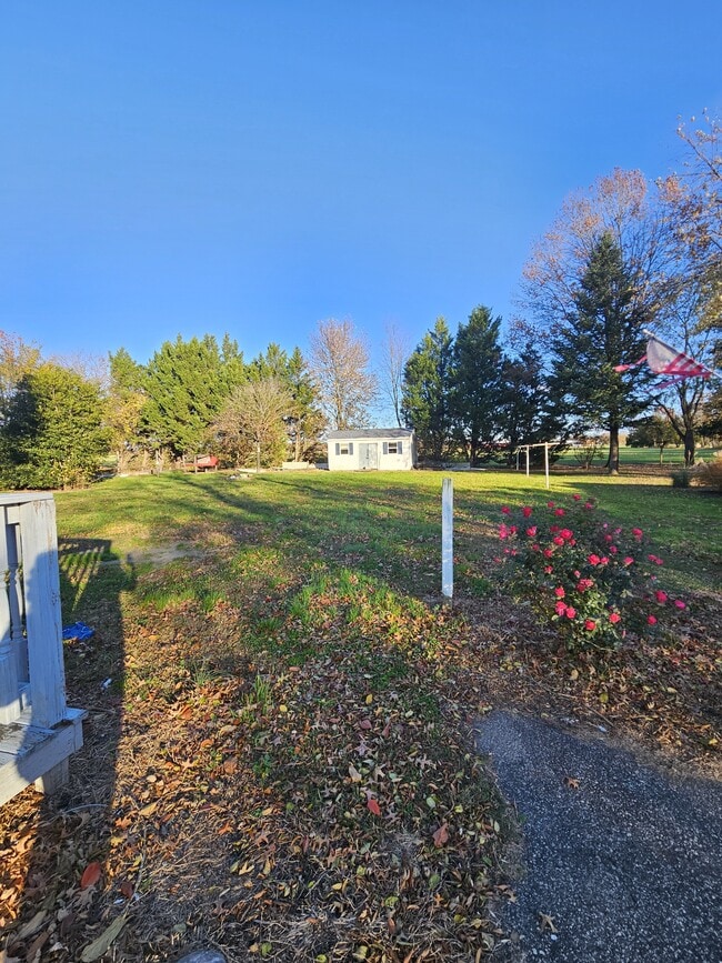 Building Photo - 106 Railroad Ave