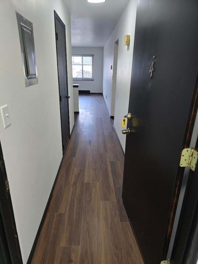 Building Photo - 1415 W Kamps Ave