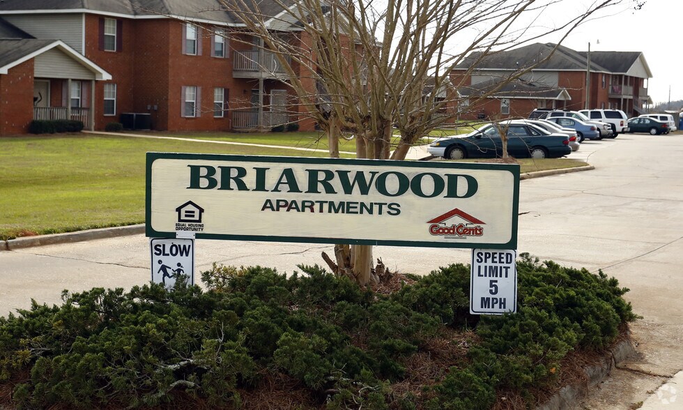 Briarwood Estates 19038 Fairground Rd Robertsdale AL 36567