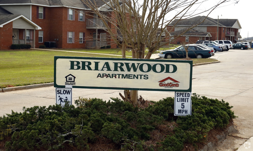 Building Photo - Briarwood Estates