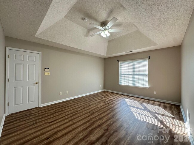 Building Photo - 5650 Berry Ridge Dr