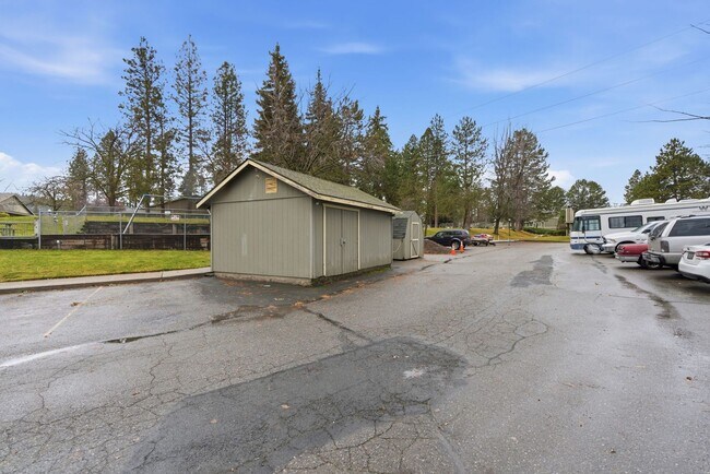 Building Photo - 6121 E 6th Ave