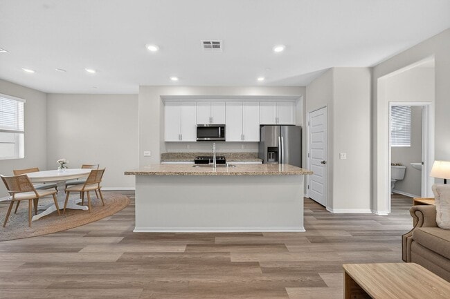 Building Photo - 40379 Melrose Dr