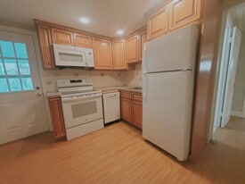 Building Photo - 21 Lyon Ave