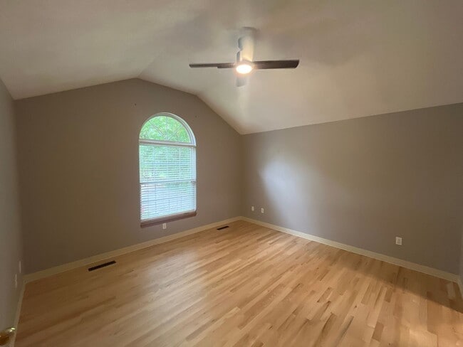 Building Photo - Sit Back, Relax. Your New home Awaits.