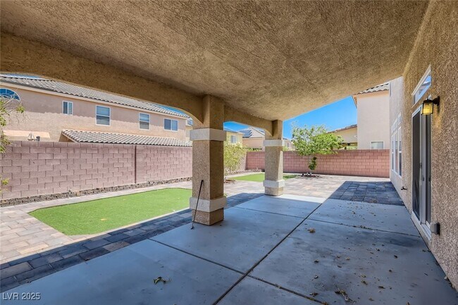 Building Photo - 6250 Sierra Knolls Ct