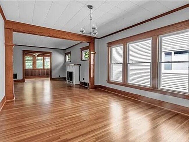 Building Photo - 255 Woodside Ave