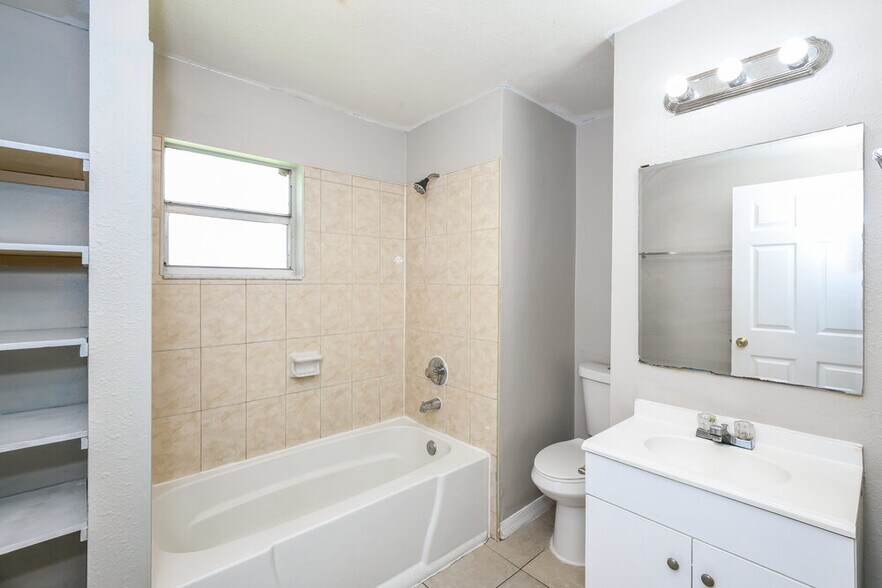 Building Photo - 631 Fernandina St NW