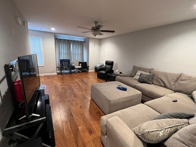 Building Photo - End Unit Townhouse with Garage and Unfinished Basement