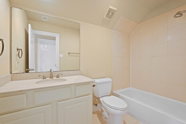 Building Photo - 2615 Cheshire Oaks Dr