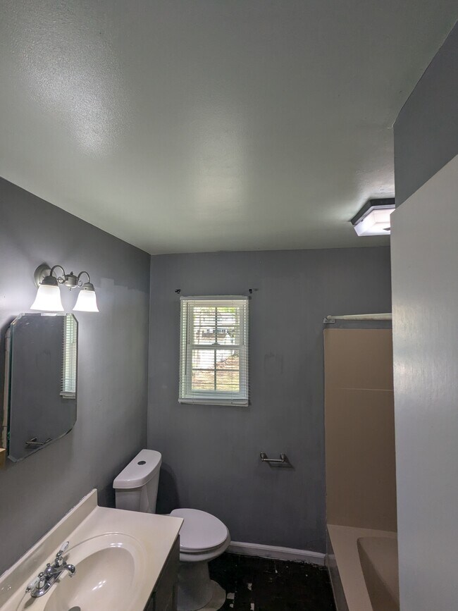 Building Photo - 12 Admiral Ct
