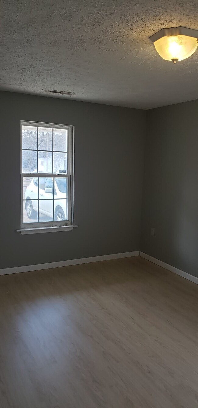 Building Photo - 220 Phillips St