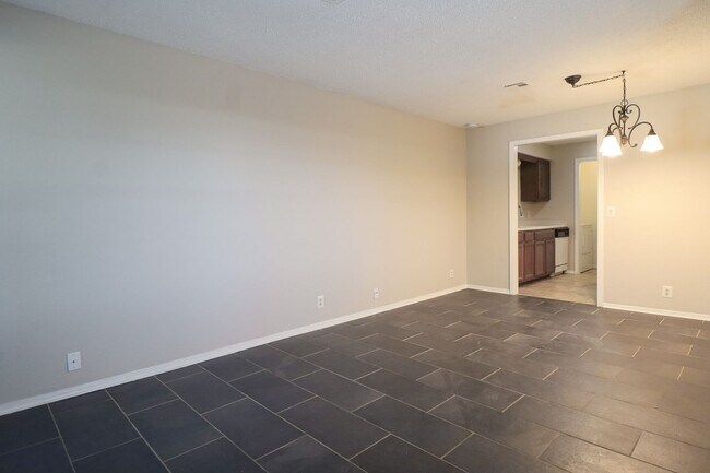 Building Photo - 2421 E 87th St