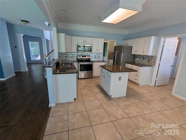 Building Photo - 7711 Epping Forest Dr