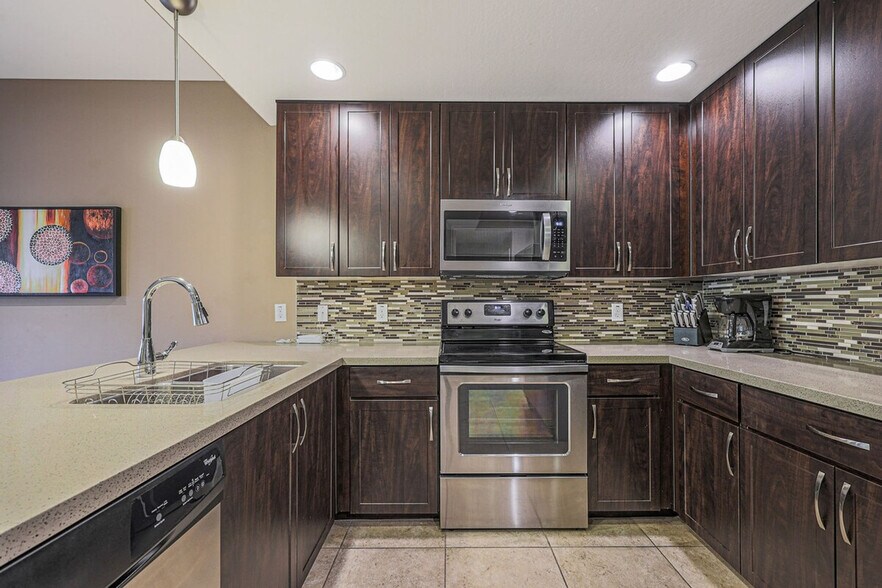 Building Photo - 5450 E Deer Valley Dr