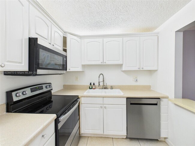 Building Photo - 4113 NW 88th Ave