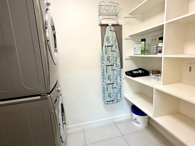 Building Photo - 416 Starlight Vlg Lp