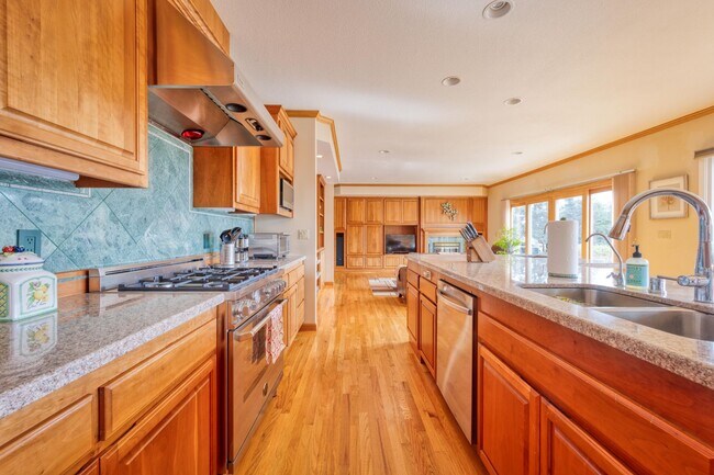 Building Photo - Wine Country Living! Spacious 4 bedroom 2....