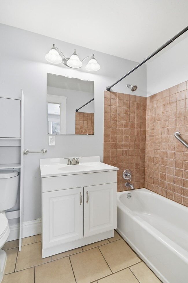 Building Photo - 7148 Kensington Ave