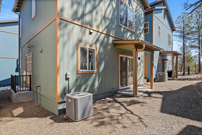 Building Photo - 3001 E Butler Ave