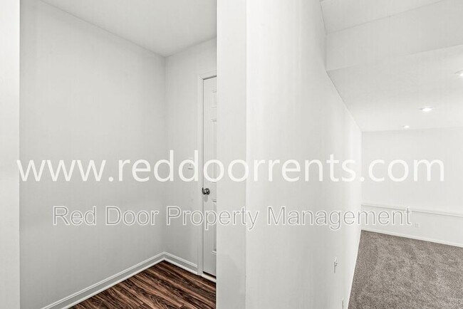 Building Photo - 6903 Oakdale Ln