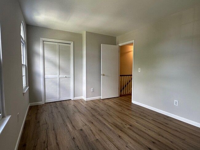 Building Photo - 7 Candlestick Ct