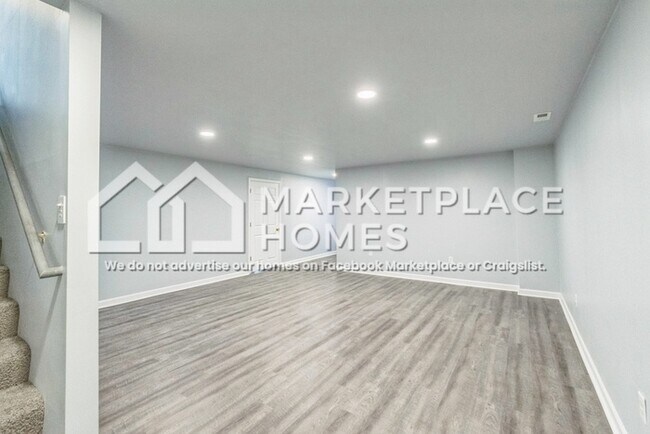 Building Photo - 1717 Briarmanor Dr